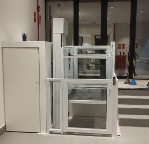 elevador em casa, elevador residencial, plataforma de acessibilidade